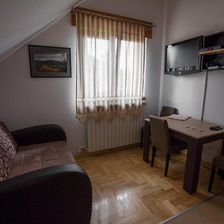 ヴィラ プラメナツ Divčibare 部屋 写真